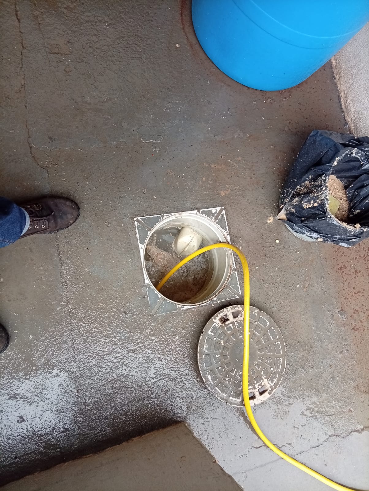 Limpeza de caixa de gordura realizada pela Clean