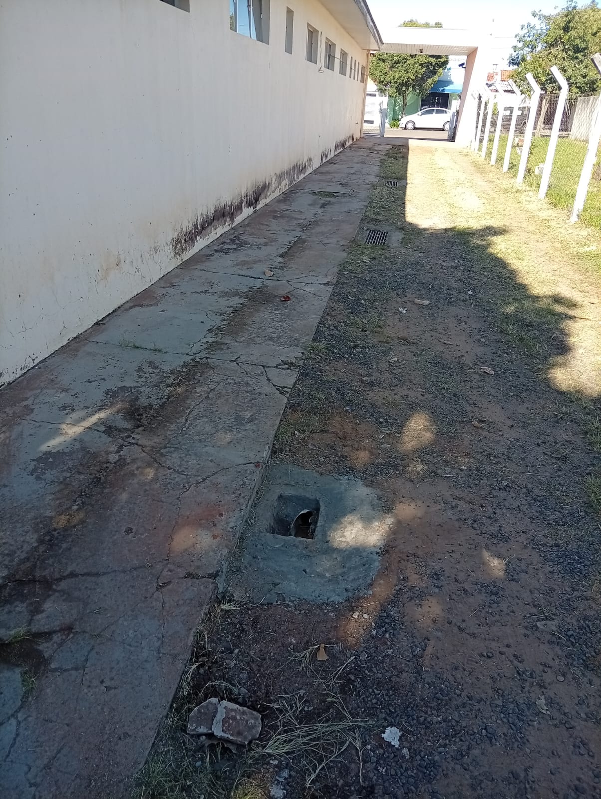 Área externa de empresa atendida pela Clean Desentupidora